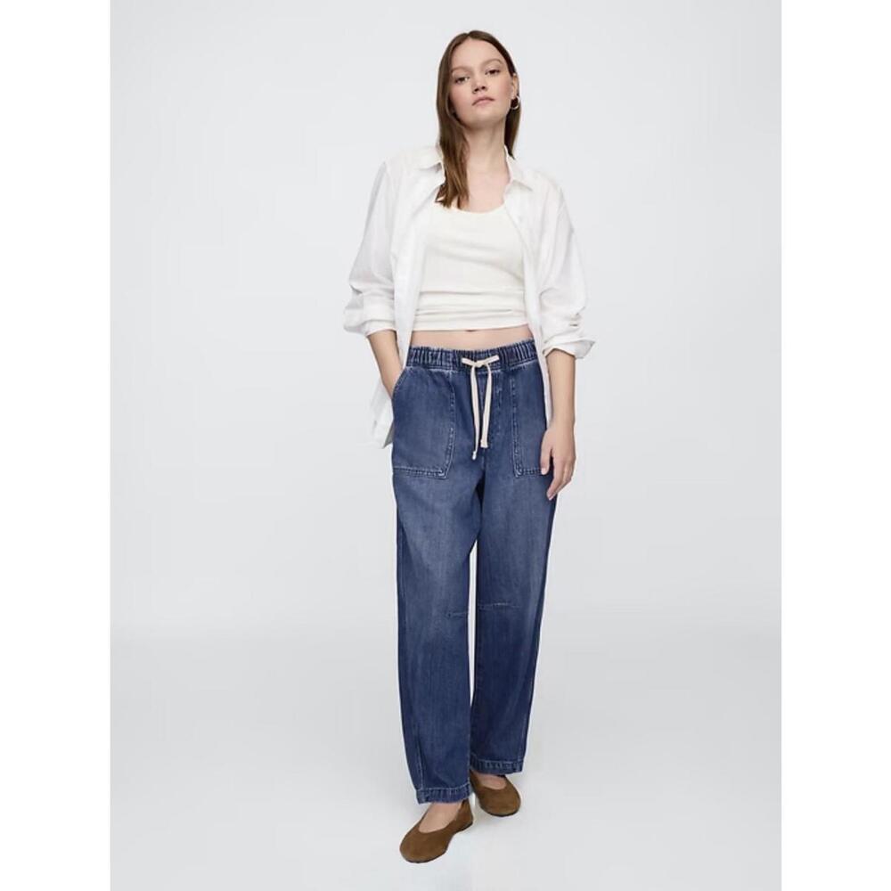 NWT GAP Women’s Sz M Long Mid Rise SuperSoft Pull-On Barrel Jeans Medium Wash